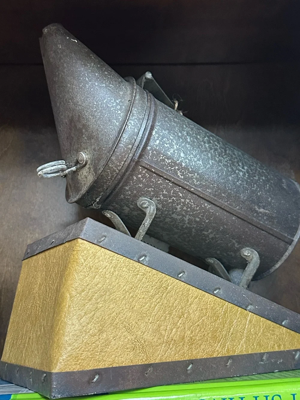 Bee Keeper Vintage Bee Hive Fogger - Rustic Gray